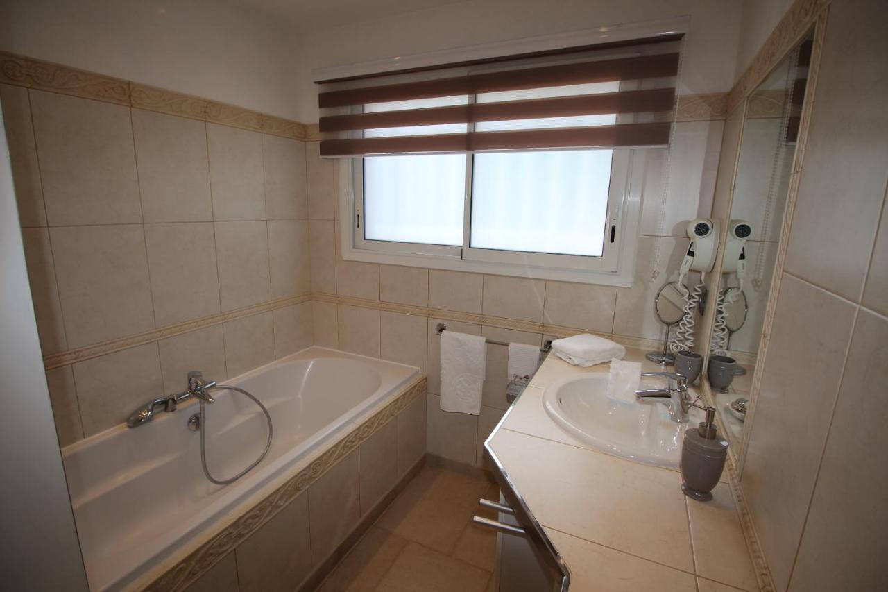 Villa Jalna Chambre, Suites Et Appartement Roquefort Les Pins Dış mekan fotoğraf